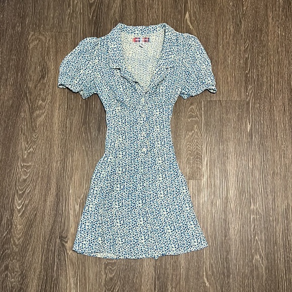 UO Crowley Collared Floral Mini Dress in Multi Blue - Picture 6 of 8
